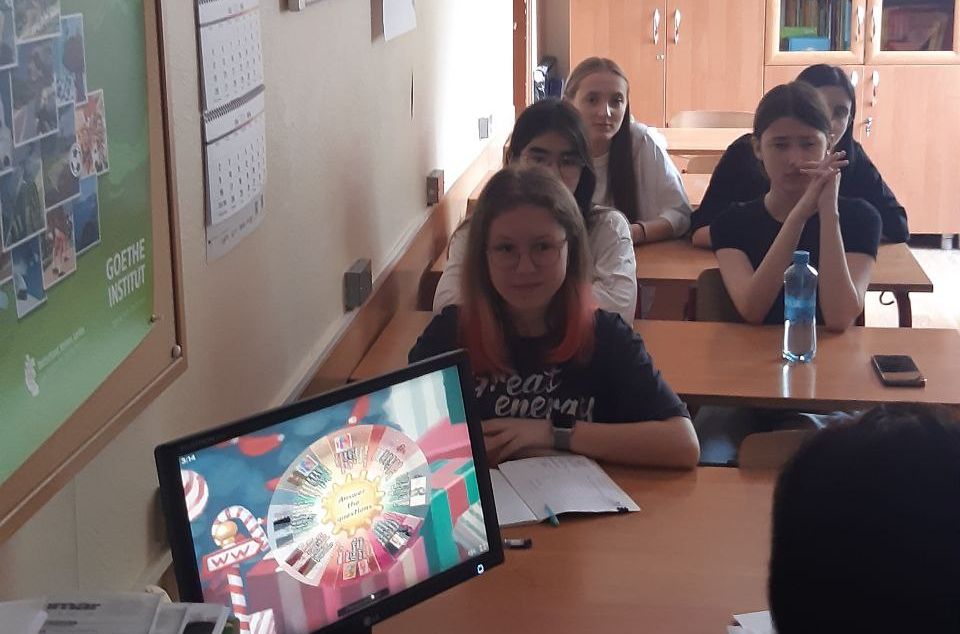 4 июня, в среду, учащиеся Медиа13 посетили три увлекательных занятия: урок английского языка, урок о региональном компоненте литературы и урок краеведения о достопримечательностях области.