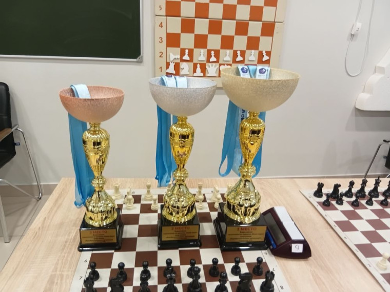 Каскад важных и интересных шахматных турниров продолжается.