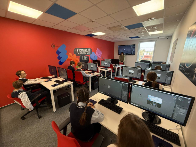 Учащиеся 6В класса погрузились в мир 3D-моделирования на мастер-классе в Академии «Цифра».