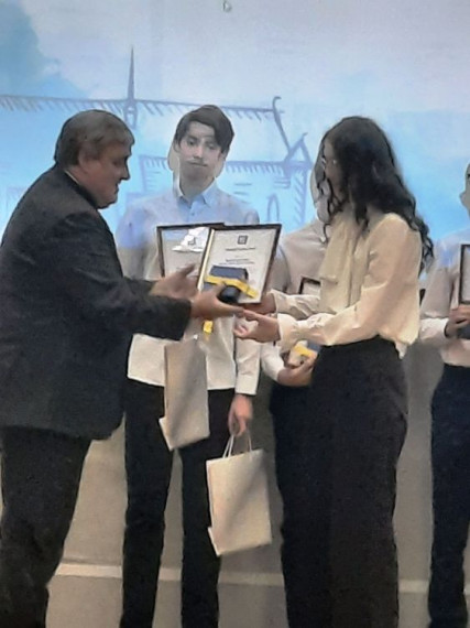 Стипендии одарённым гимназистам.