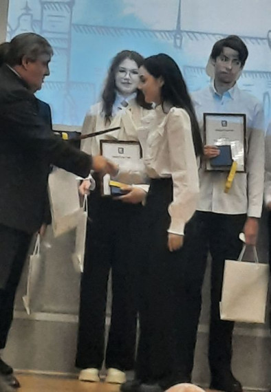 Стипендии одарённым гимназистам.