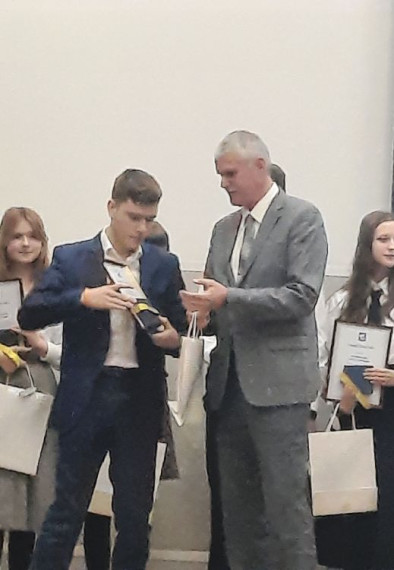 Стипендии одарённым гимназистам.