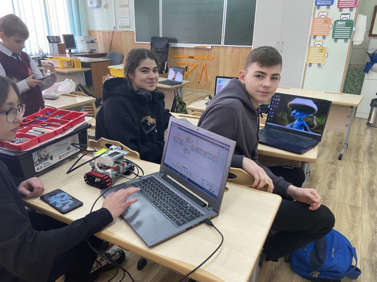 Обучающиеся МАОУ гимназии №32 приняли участие в чемпионате по робототехнике «Кубок Балтики - 2024».