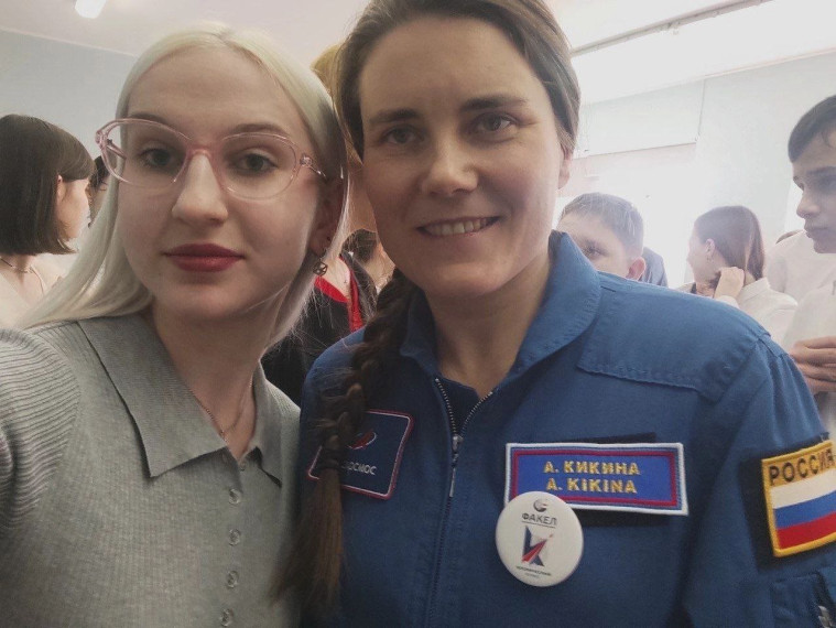 В рамках двухдневного визита в Калининградскую область единственная женщина в отряде космонавтов Роскосмоса пообщалась 27 марта с учениками калининградских космоклассов..
